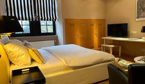 Apartment with Garden View