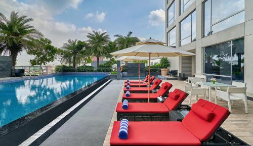 King Room with Pool View 