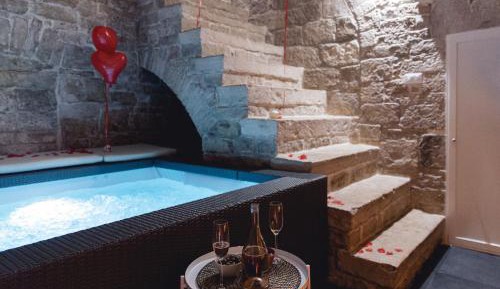 King Room with Spa Bath