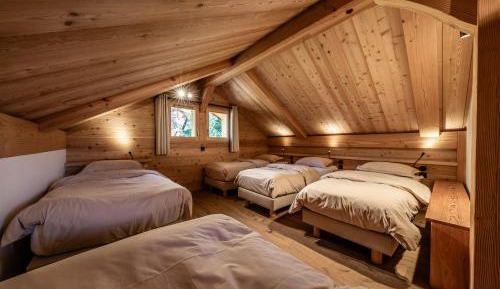 Single Bed in Mixed Dormitory Room
