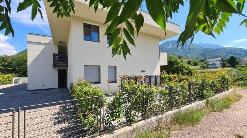 Apartment with Mountain View