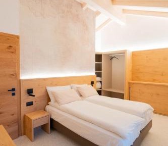 Double or Twin Room with Mountain View