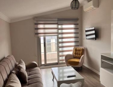 Apartment with Mountain View