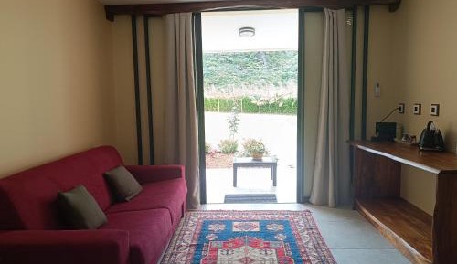 Deluxe Room (2 Adults + 1 Child)