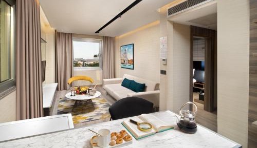 Deluxe Suite with Kitchen