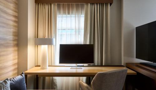 Business Class Studio with King and Sofa Bed - High Floor
