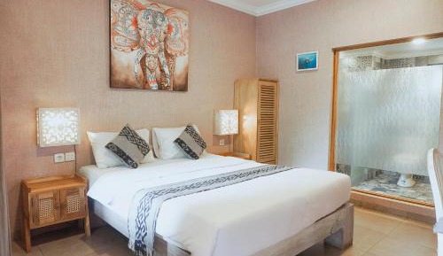 Queen Room with Pool View