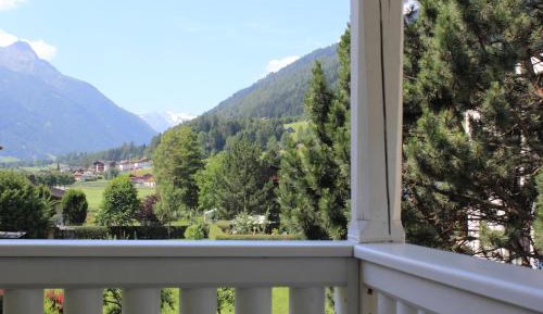 Suite with Mountain View