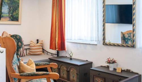 Family Room with Garden View