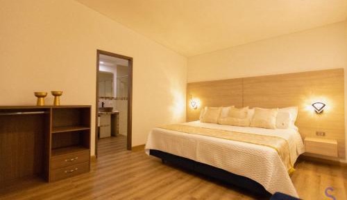 Deluxe Suite with Spa Bath