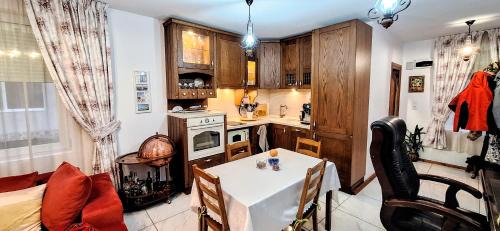 Apartment with Mountain View