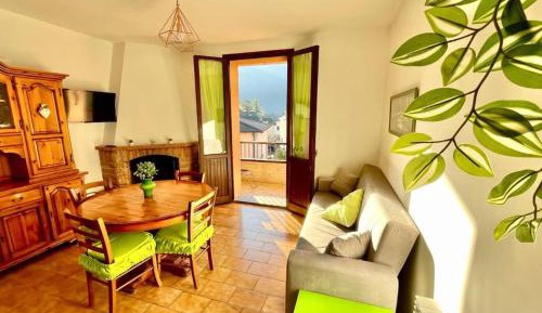 Two-Bedroom Apartment with Mountain View