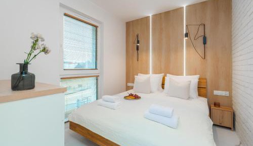 One-Bedroom Apartment with Balcony