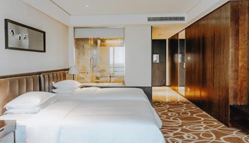 Comfort Room, Guest room, 2 Double, City view, Pool access