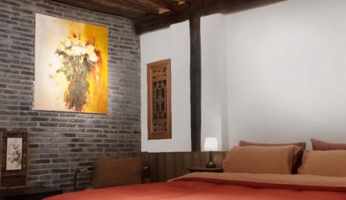Deluxe Double Room With Naxi Yard View