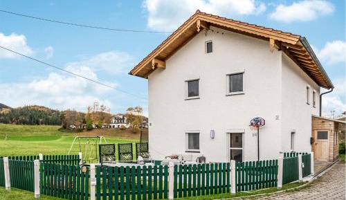 Three-Bedroom Holiday Home 
