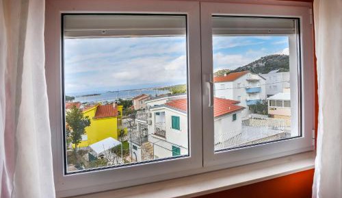 One-Bedroom Apartment with Sea View