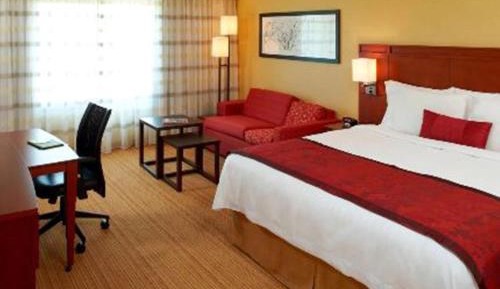 King Room with Sofa Bed and Adapted Tub - Mobility and Hearing Accessible
