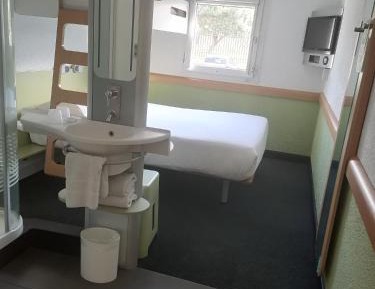 Standard Triple Room (Smoking)