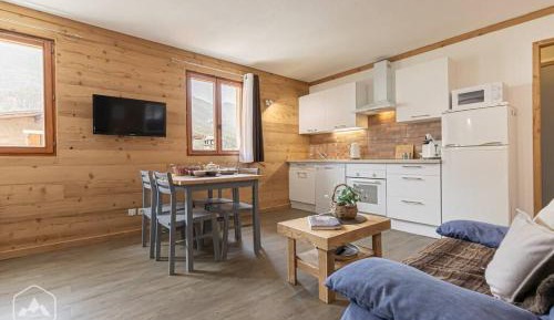 Apartment with Mountain View