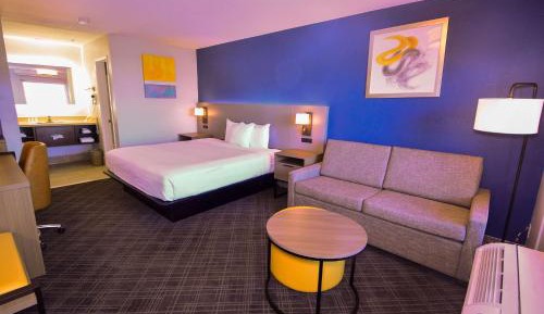 Standard Room, 1 King Bed, Accessible Tub, Non Smoking