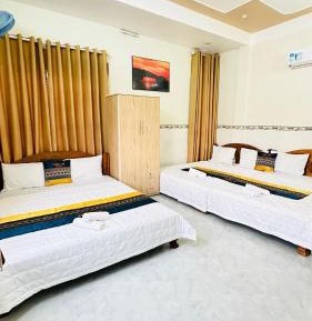 6-Bed Mixed Dormitory Room