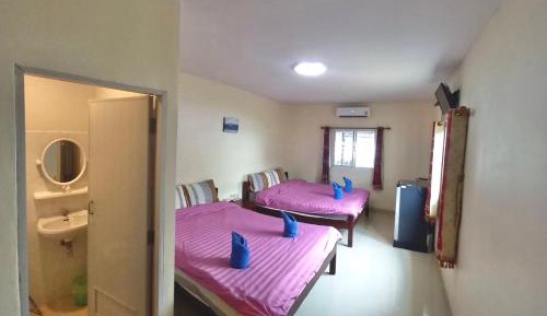 Quadruple Room with Private Bathroom