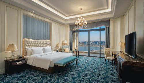 Standard King Room with Lake View