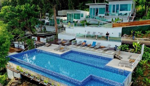 DOUBLE SHARING SUITE CLASSIC PACKAGE with All Meals, Beverages + Return Boat Transfers