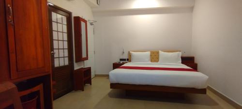 Deluxe Double Room (2 Adults + 1 Child)