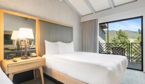 Deluxe Queen Room