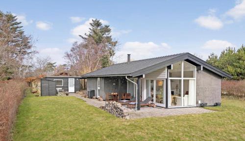 Three-Bedroom Vacation Home 