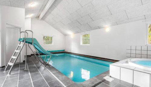 Ten-Bedroom Holiday Home