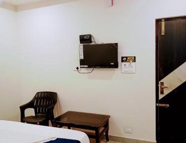 Deluxe Double Room (2 Adults + 1 Child)