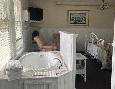 King Suite with Spa Bath