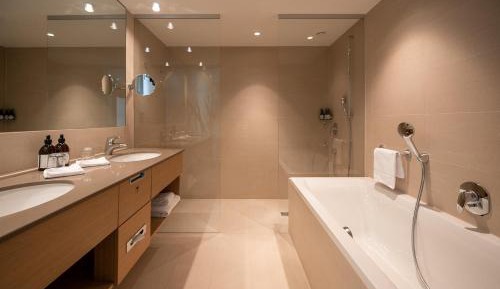 Junior Suite with Lake View and Balcony