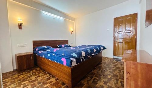Deluxe Double Room (2 Adults + 1 Child)