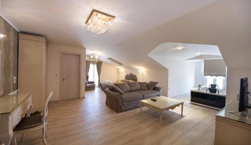 Deluxe Suite with Spa Bath