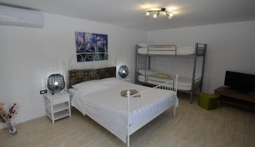 Family Room with Garden View