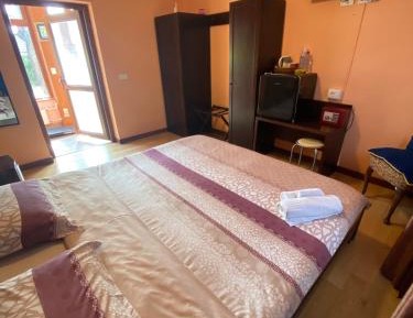 Large Double or Twin Room