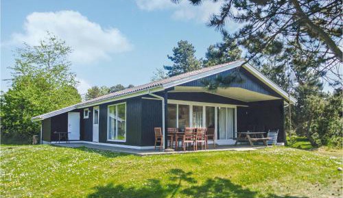 Three-Bedroom Holiday Home 