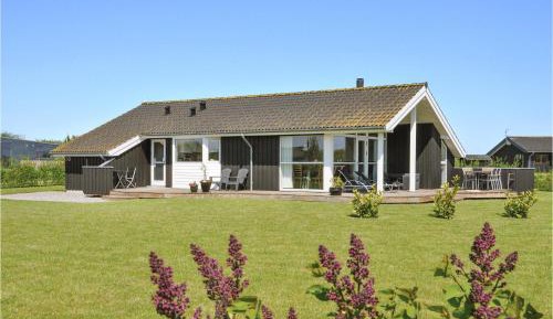 Three-Bedroom Holiday Home 