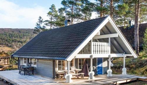 Four-Bedroom Holiday Home