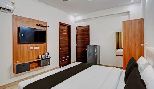 King Studio with Sofa Bed