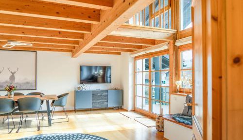 Apartment with Mountain View