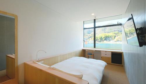 Semi Double Room with Shared Shower 