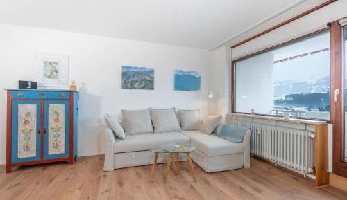 Apartment with Mountain View