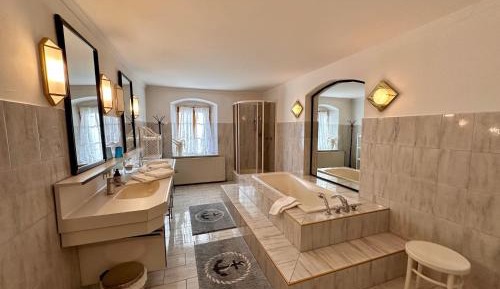 Family Room with Garden View