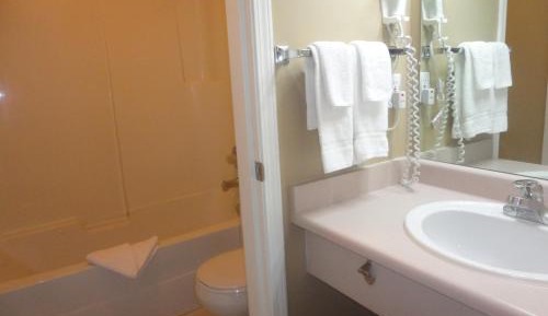 Deluxe King Studio- Non-Smoking