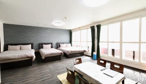 Deluxe Apartment 202